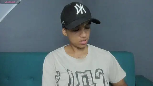 Snapshot of Dominick_jones chatting on March 5, 7:17 pm Dominick jones online show from March 5, 7:17 pm