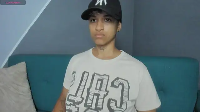 Snapshot of Dominick_jones chatting on March 5, 10:21 pm Dominick jones online show from March 5, 10:21 pm