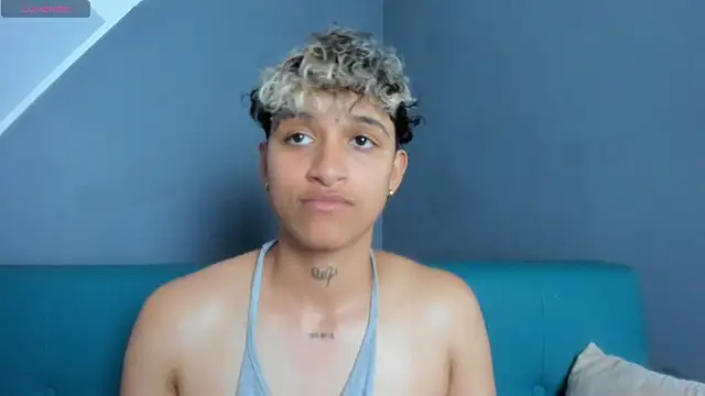 Snapshot of Dominick_jones chatting on March 6, 11:42 pm Dominick jones online show from March 6, 11:42 pm