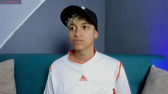 Snapshot of Dominick_jones chatting on March 7, 7:38 pm Dominick jones online show from March 7, 7:38 pm