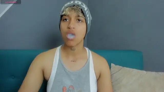 Snapshot of Dominick_jones chatting on March 8, 7:20 pm Dominick jones online show from March 8, 7:20 pm