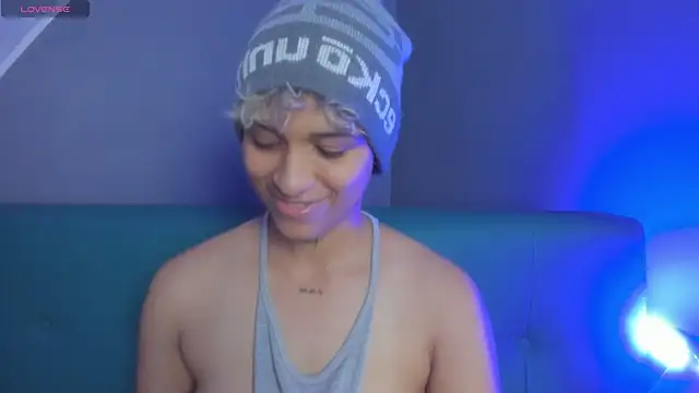 Snapshot of Dominick_jones chatting on March 9, 1:25 am Dominick jones online show from March 9, 1:25 am