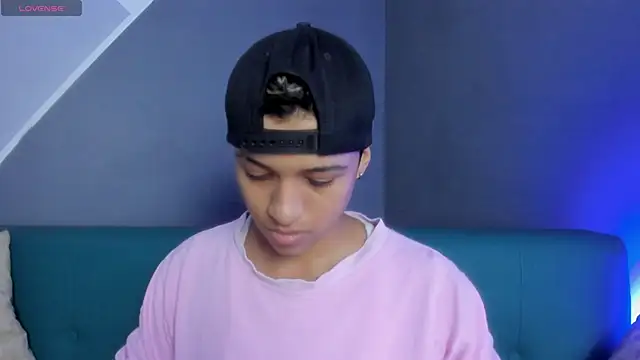 Snapshot of Dominick_jones chatting on March 9, 4:33 pm Dominick jones online show from March 9, 4:33 pm