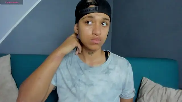 Snapshot of Dominick_jones chatting on March 10, 6:45 pm Dominick jones online show from March 10, 6:45 pm