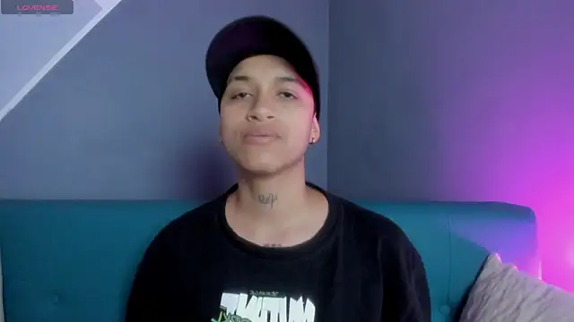 Snapshot of Dominick_jones chatting on March 11, 5:24 pm Dominick jones online show from March 11, 5:24 pm