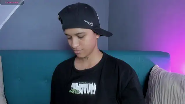 Snapshot of Dominick_jones chatting on March 11, 8:31 pm Dominick jones online show from March 11, 8:31 pm