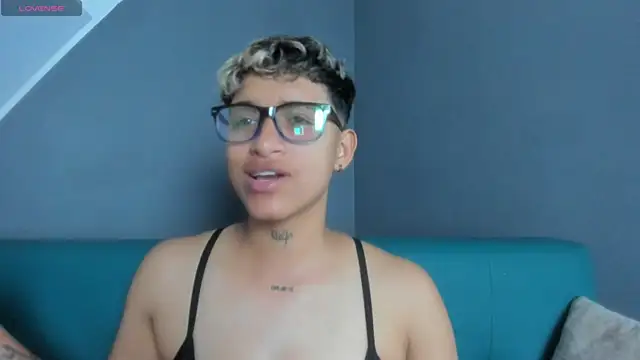 Snapshot of Dominick_jones chatting on March 13, 5:39 pm Dominick jones online show from March 13, 5:39 pm