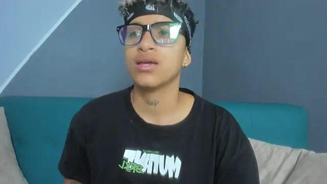 Snapshot of Dominick_jones chatting on March 18, 3:53 pm Dominick jones online show from March 18, 3:53 pm