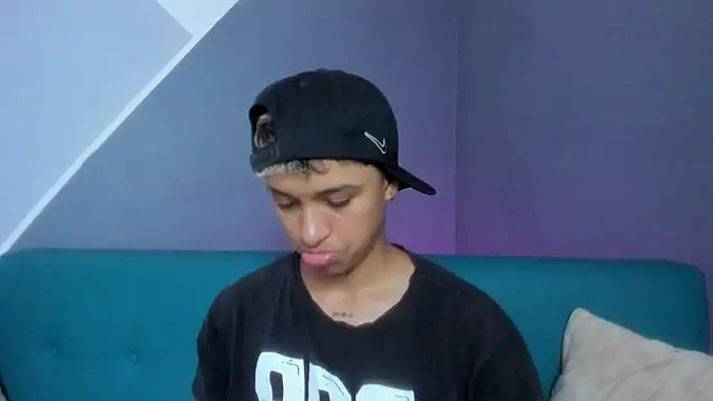 Snapshot of Dominick_jones chatting on March 19, 6:23 pm Dominick jones online show from March 19, 6:23 pm