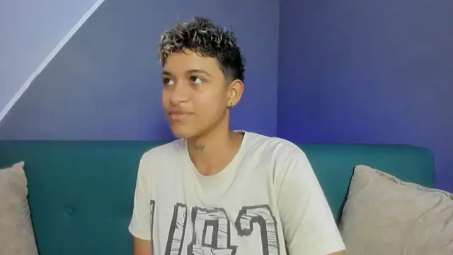 Snapshot of Dominick_jones chatting on March 22, 7:31 pm Dominick jones online show from March 22, 7:31 pm