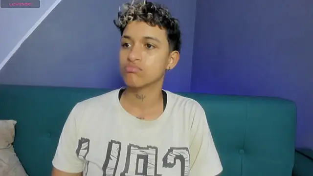 Snapshot of Dominick_jones chatting on March 22, 10:37 pm Dominick jones online show from March 22, 10:37 pm