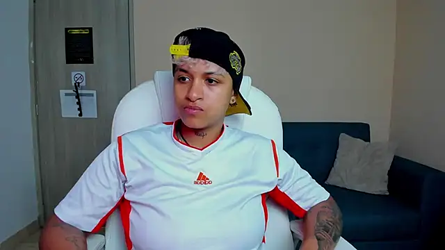 Snapshot of Dominick_jones chatting on September 10, 4:34 am Dominick jones online show from September 10, 4:34 am