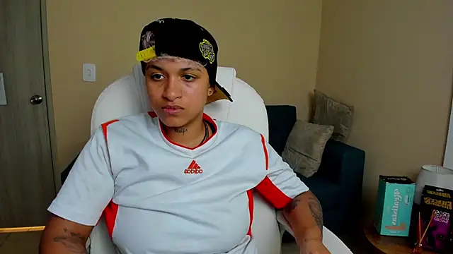 Snapshot of Dominick_jones chatting on September 10, 6:08 pm Dominick jones online show from September 10, 6:08 pm