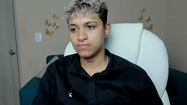 Snapshot of Dominick_jones chatting on September 18, 9:17 pm Dominick jones online show from September 18, 9:17 pm