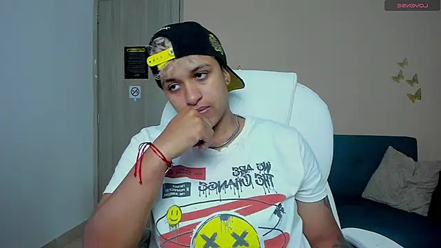 Snapshot of Dominick_jones chatting on September 22, 10:23 pm Dominick jones online show from September 22, 10:23 pm