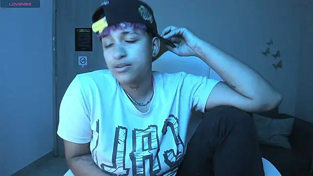 Snapshot of Dominick_jones chatting on September 26, 4:27 am Dominick jones online show from September 26, 4:27 am