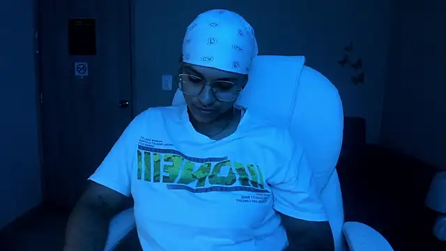 Snapshot of Dominick_jones chatting on October 4, 11:58 pm Dominick jones online show from October 4, 11:58 pm