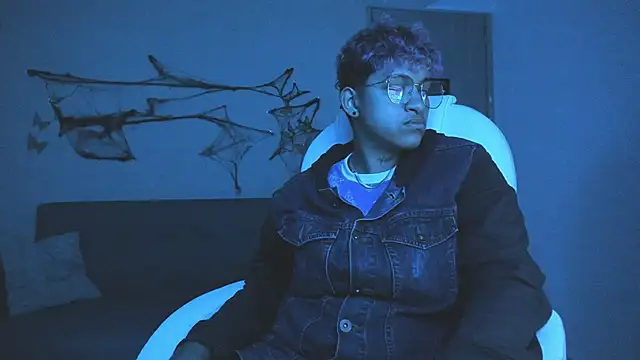 Snapshot of Dominick_jones chatting on October 9, 5:27 am Dominick jones online show from October 9, 5:27 am