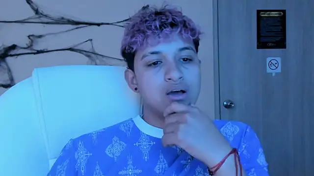 Snapshot of Dominick_jones chatting on October 9, 5:33 pm Dominick jones online show from October 9, 5:33 pm