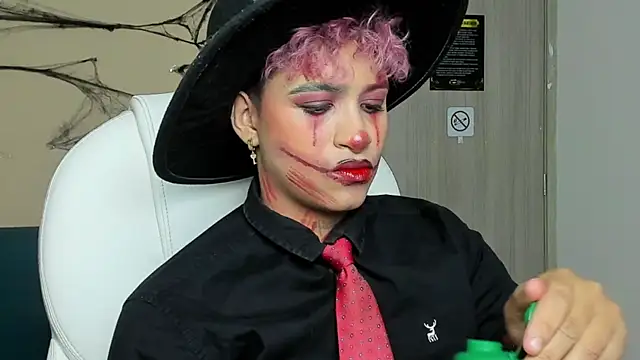 Snapshot of Dominick_jones chatting on October 12, 4:22 am Dominick jones online show from October 12, 4:22 am