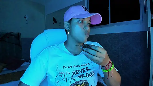 Snapshot of Dominick_jones chatting on October 14, 4:57 am Dominick jones online show from October 14, 4:57 am