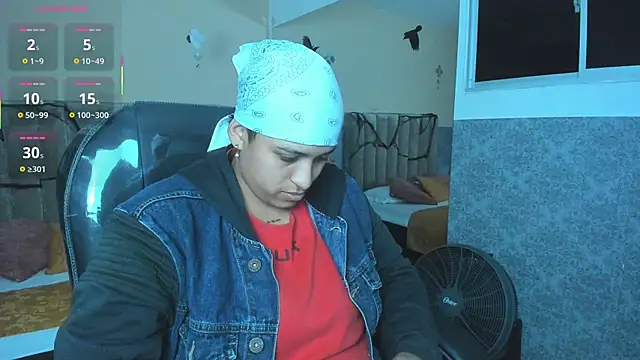 Snapshot of Dominick_jones chatting on October 30, 6:26 am Dominick jones online show from October 30, 6:26 am