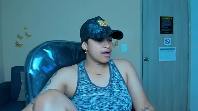 Snapshot of Dominick_jones chatting on November 3, 5:14 pm Dominick jones online show from November 3, 5:14 pm