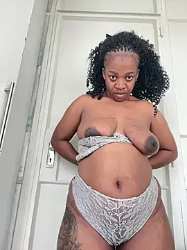 Snapshot of beverlyxxxx chatting on March 12, 2:45 pm beverlyxxxx online show from March 12, 2:45 pm