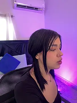 Snapshot of Lily_Woodz chatting on May 26, 7:10 pm Lily Woodz online show from May 26, 7:10 pm