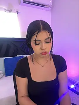 Snapshot of Lily_Woodz chatting on May 28, 7:11 pm Lily Woodz online show from May 28, 7:11 pm