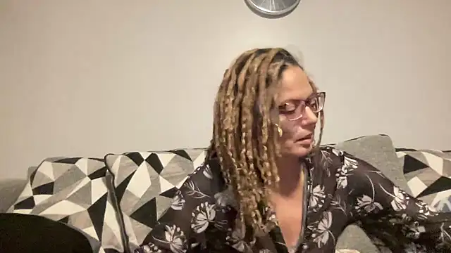 Snapshot of skarfos1babe69 chatting on December 30, 1:26 am skarfos1babe69 online show from December 30, 1:26 am