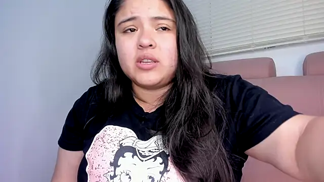 Snapshot of lizzie_c chatting on October 24, 1:46 am lizzie c online show from October 24, 1:46 am