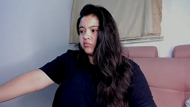 Snapshot of lizzie_c chatting on October 27, 8:18 am lizzie c online show from October 27, 8:18 am