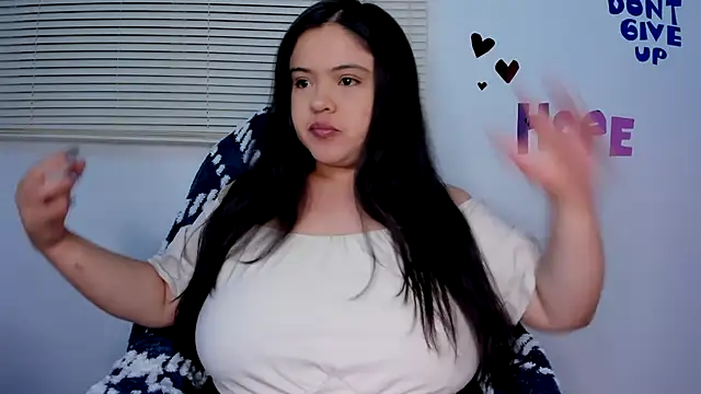 Snapshot of lizzie_c chatting on November 10, 11:15 pm lizzie c online show from November 10, 11:15 pm