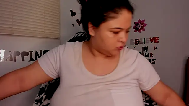 Snapshot of lizzie_c chatting on November 22, 10:14 am lizzie c online show from November 22, 10:14 am