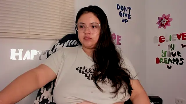 Snapshot of lizzie_c chatting on November 26, 7:20 am lizzie c online show from November 26, 7:20 am