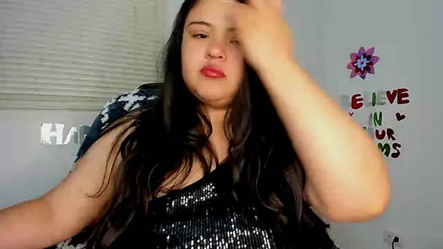 Snapshot of lizzie_c chatting on December 2, 9:58 am lizzie c online show from December 2, 9:58 am