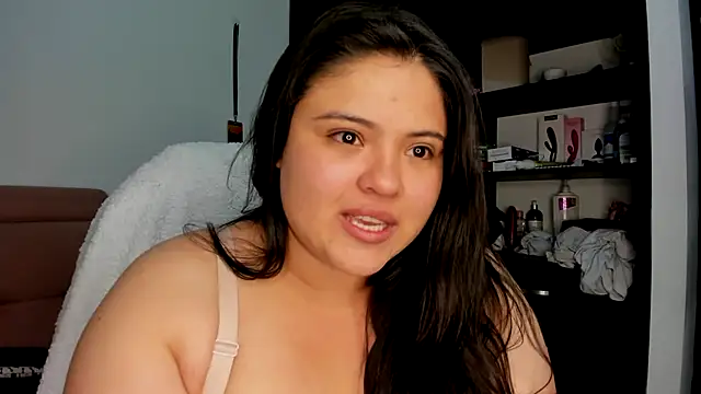 Snapshot of lizzie_c chatting on December 14, 8:41 am lizzie c online show from December 14, 8:41 am