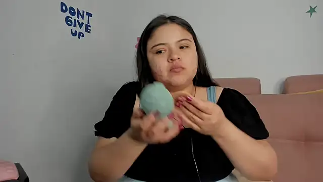 lizzie c online show from May 9, 11:21 pm