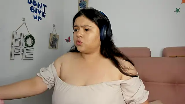 lizzie c online show from June 7, 10:35 pm