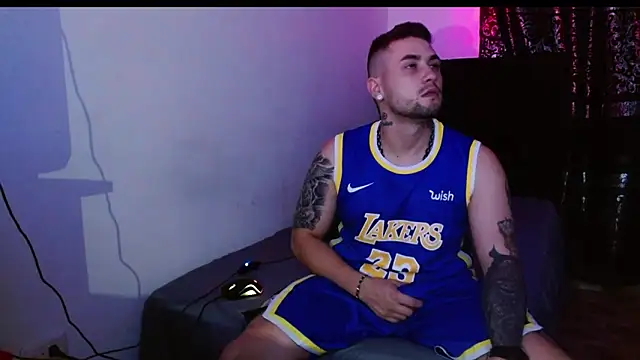 Snapshot of miia-liiam chatting on December 4, 6:44 am miia-liiam online show from December 4, 6:44 am