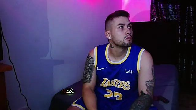 Snapshot of miia-liiam chatting on December 5, 6:00 am miia-liiam online show from December 5, 6:00 am