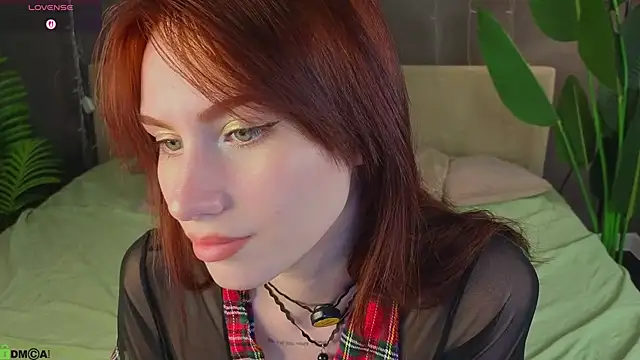Snapshot of Mollly_Rouge chatting on July 3, 12:06 am Mollly Rouge online show from July 3, 12:06 am