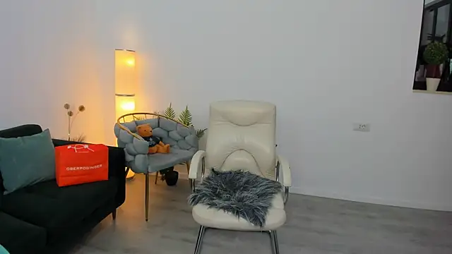 Aileen Stone online show from October 30, 3:46 pm