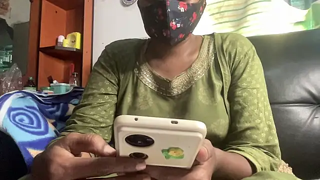 Snapshot of Tamil_Sanjana_ chatting on June 4, 9:15 am Tamil Sanjana online show from June 4, 9:15 am