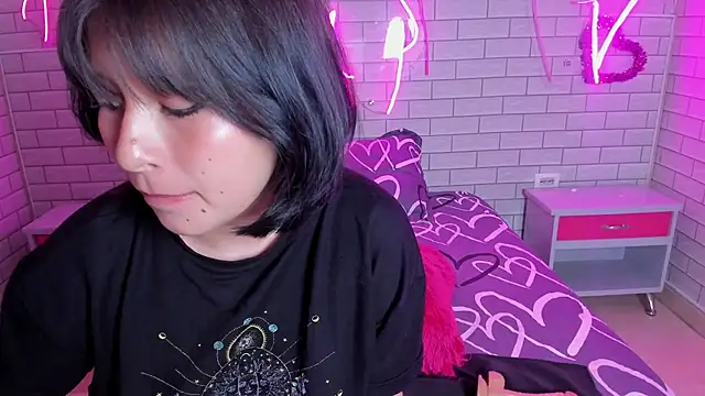 Lily Martinez online show from February 19, 12:03 am