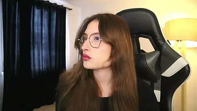 Daisha Riley online show from November 11, 2:28 pm