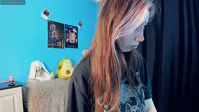 Snapshot of _Mindy_ chatting on December 30, 1:37 am Mindy online show from December 30, 1:37 am