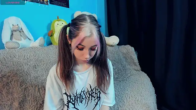 Snapshot of _Mindy_ chatting on January 8, 6:09 am Mindy online show from January 8, 6:09 am