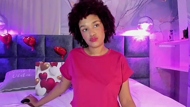 loladupont online show from February 7, 11:34 am